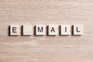 harflerle ahşap öğeleri 