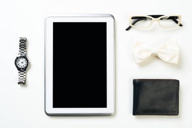 Erkek aksesuarları ve tablet 