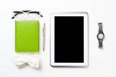 Erkek aksesuarları ve tablet 