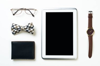Erkek aksesuarları ve tablet 