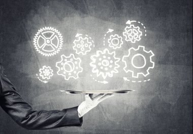 Metal tepsi tutarak Butler