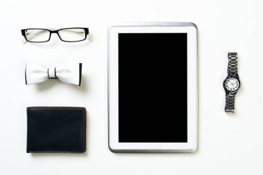Erkek aksesuarları ve tablet 