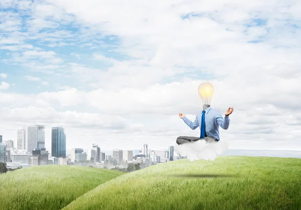 Lotus poz oturan işadamı