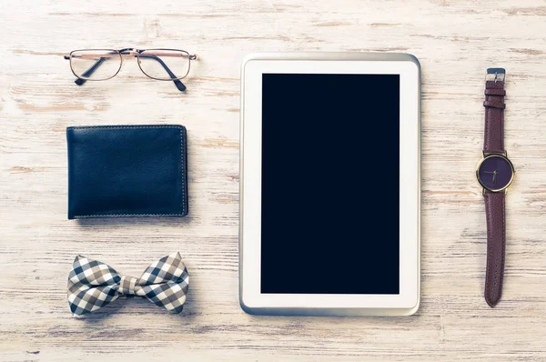 Erkek aksesuarları ve tablet 