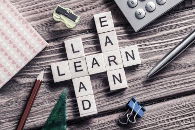 Ahşap küpleri kavramları yazım