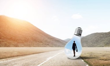 Ampulün içindeki iş kadını