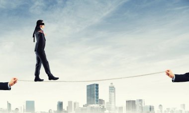 İşadamı blindfolder gözleri ile