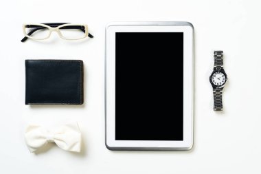 Erkek aksesuarları ve tablet 