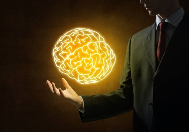 beyin içinde palmiye tutan el