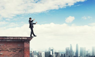 İşadamı blindfolder gözleri ile