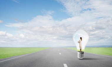 Ampulün içindeki iş kadını