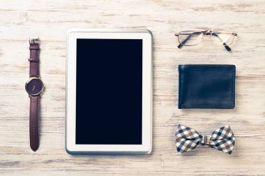 Erkek aksesuarları ve tablet 