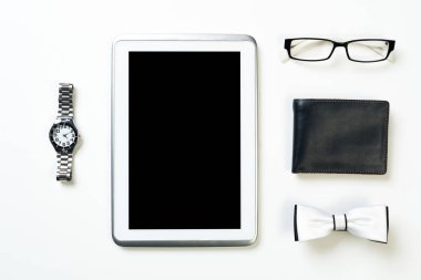 Erkek aksesuarları ve tablet 