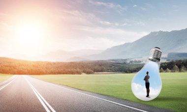 Ampulün içindeki iş kadını