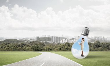 Ampulün içindeki iş kadını