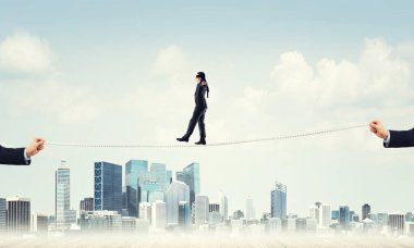 İşadamı blindfolder gözleri ile 