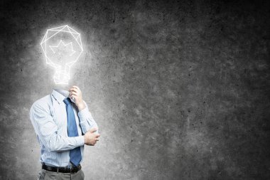 Dalgın işadamı lamba kafa ile 