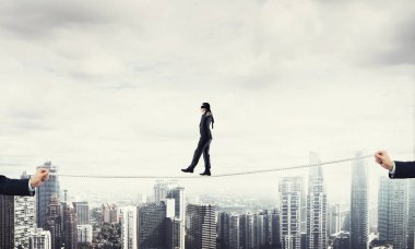 İşadamı blindfolder gözleri ile 