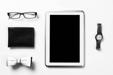 Erkek aksesuarları ve tablet 