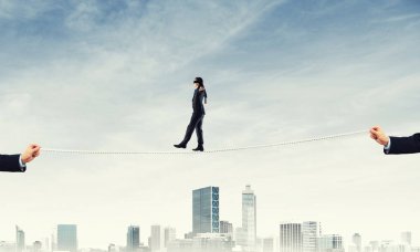 İşadamı blindfolder gözleri ile 