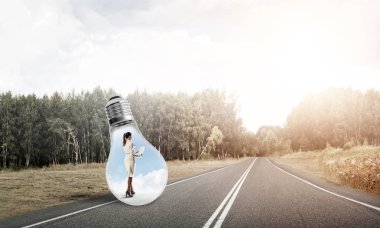 Ampulün içindeki iş kadını