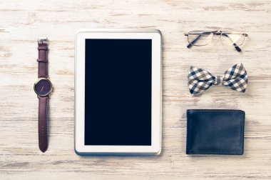 Erkek aksesuarları ve tablet 