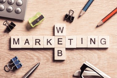 Bulmaca tahta küpleri ile