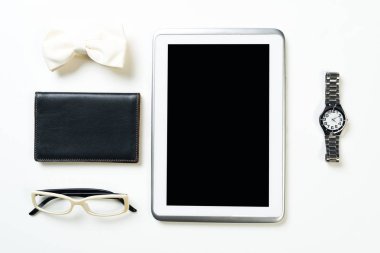 Erkek aksesuarları ve tablet 