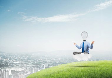 Lotus poz oturan işadamı