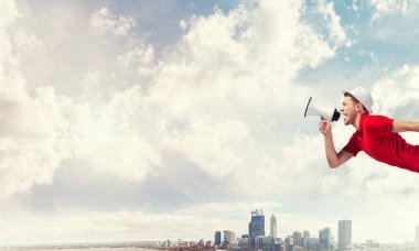 Adam çığlık hoparlör