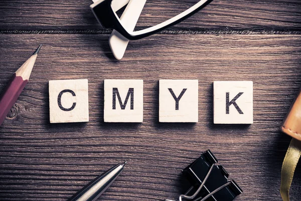 Palabra cmyk recogida de cubos — Foto de Stock