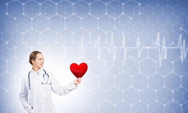 Молодая женщина врач
