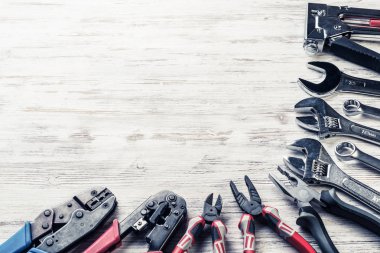 Çeşitli onarım araçları
