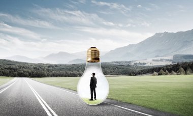 Ampulün içindeki iş adamı