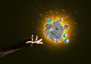 adam elini tutarak küp