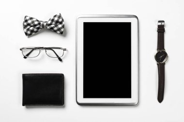 Erkek aksesuarları ve tablet 