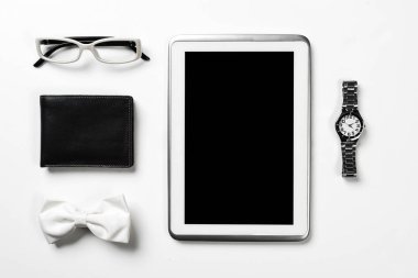 Erkek aksesuarları ve tablet 