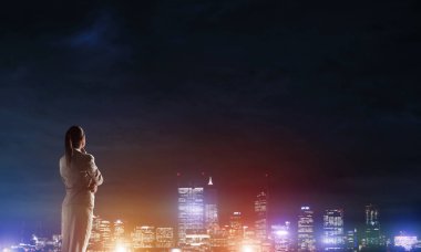 Gece city adlı arayan kadın
