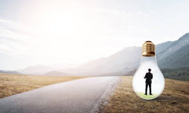 Ampulün içindeki iş adamı