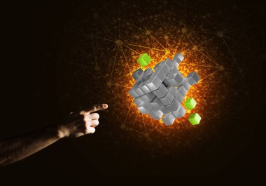 adam elini tutarak küp