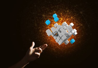 adam elini tutarak küp