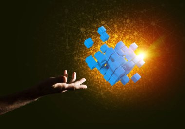 adam elini tutarak küp