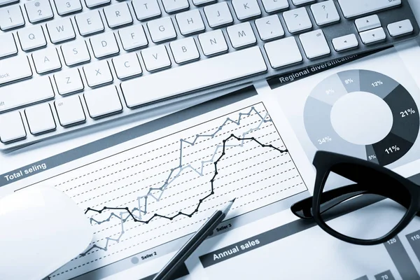 İş çalışma alanı klavye ile 