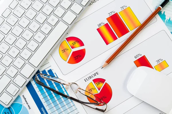 İş çalışma alanı klavye ile 