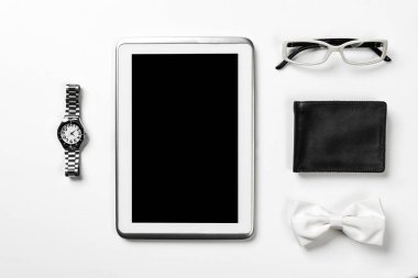Erkek aksesuarları ve tablet 