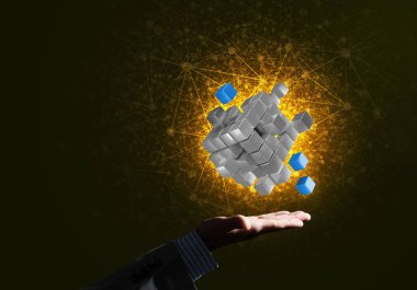 küp şekil tutan işadamı el