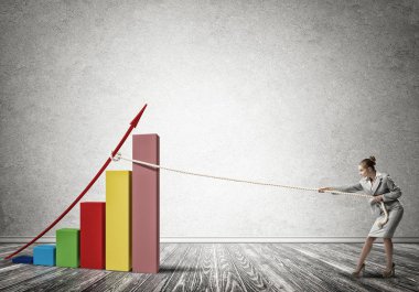 genç bir kadın açık havada