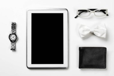 Erkek aksesuarları ve tablet 