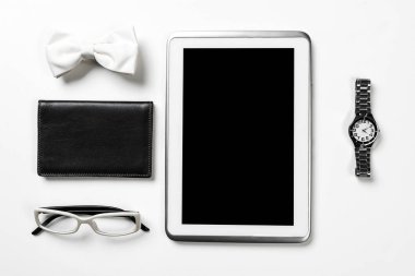 Erkek aksesuarları ve tablet 