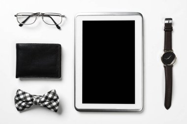 Erkek aksesuarları ve tablet 